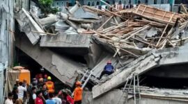 Tim SAR Gabungan mencari korban terjebak bangunan roboh di Ponpes Al Khoziny, Sidoarjo, Jawa Timur.